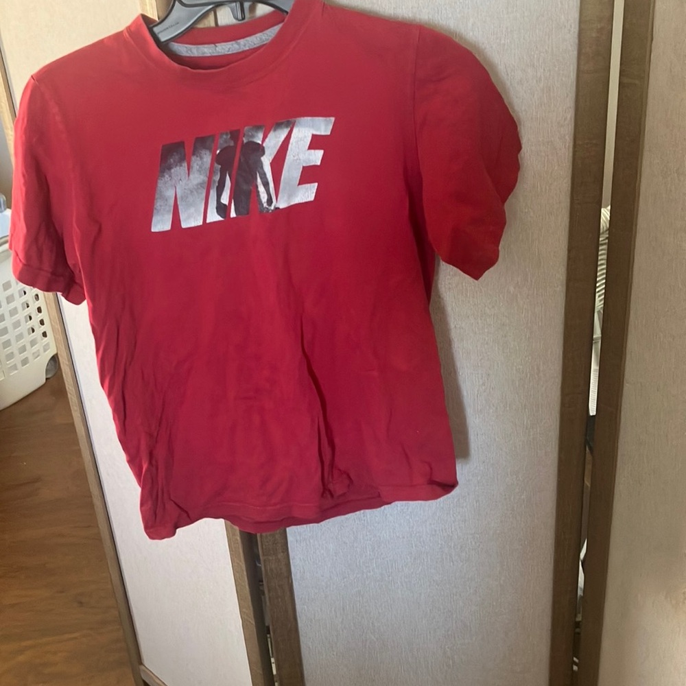 FINAL MARKDOWN Children’s Nike Crimson Tee with Metallic Logo large